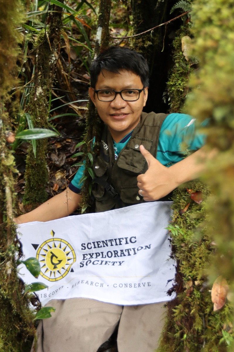 Kak Reza dalam ekspedisi lapangan bersama Scientific Exploration Society
